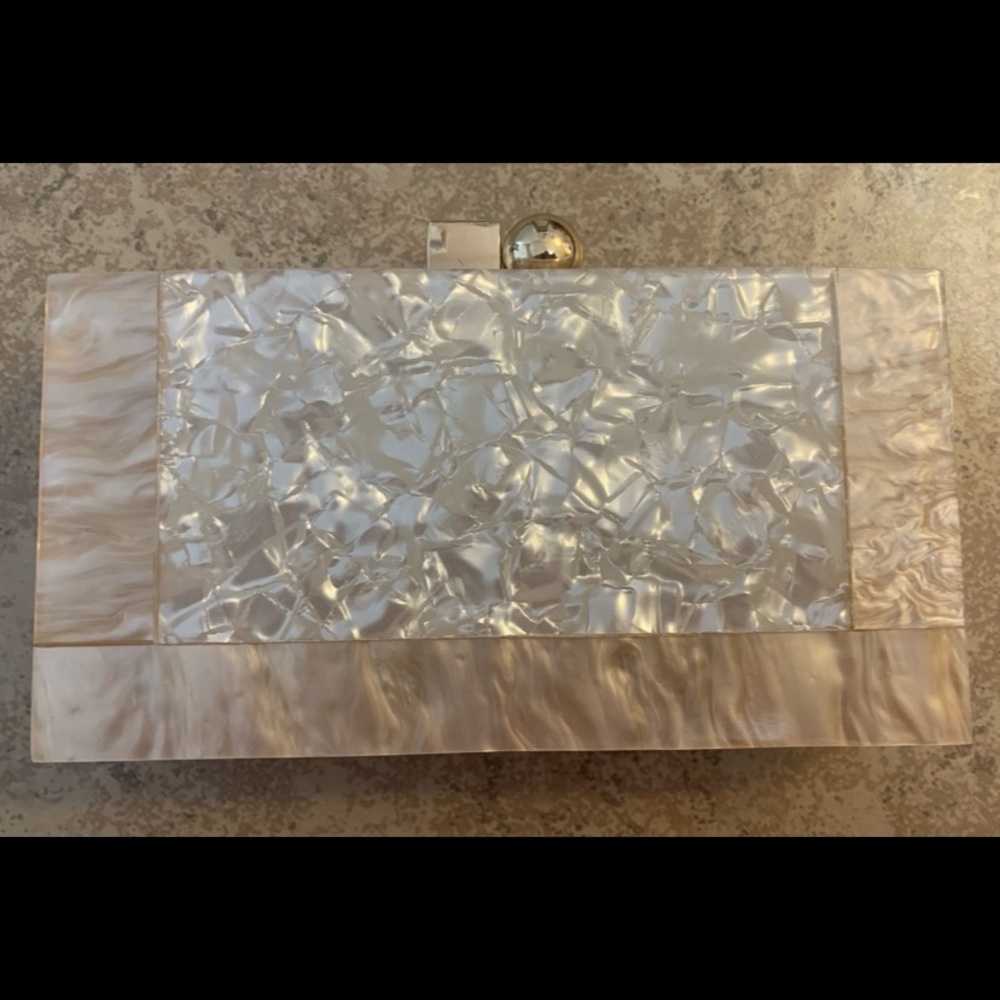 Menurra Acrylic Box Clutch Champagne Cream w/ Glossy Marble Handbag w/Gold Chain - Picture 2 of 12